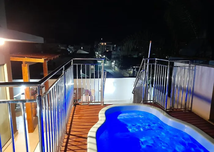 Cobertura Com Piscina Privativa Em Bombinhas